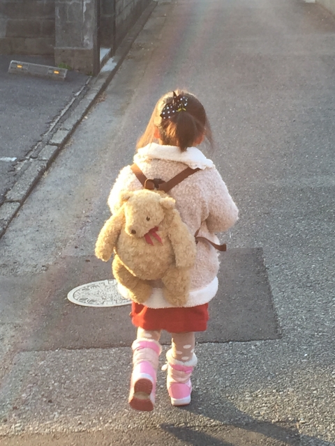 子どもの一人歩きや買い物は何歳から ママ友 先生に聞きました 猫のくにから来た女